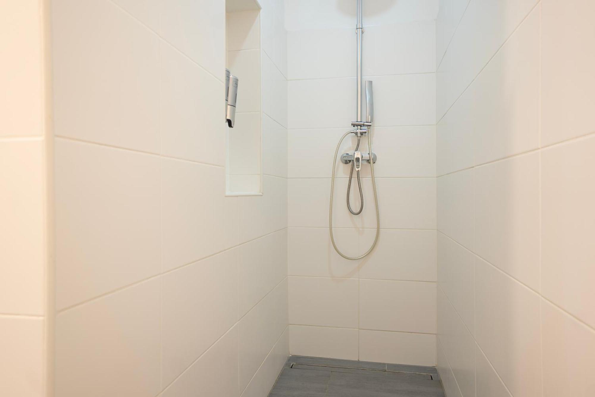Charming 2-Room Apartment With Balcony, 15 Min To Center Виена Екстериор снимка