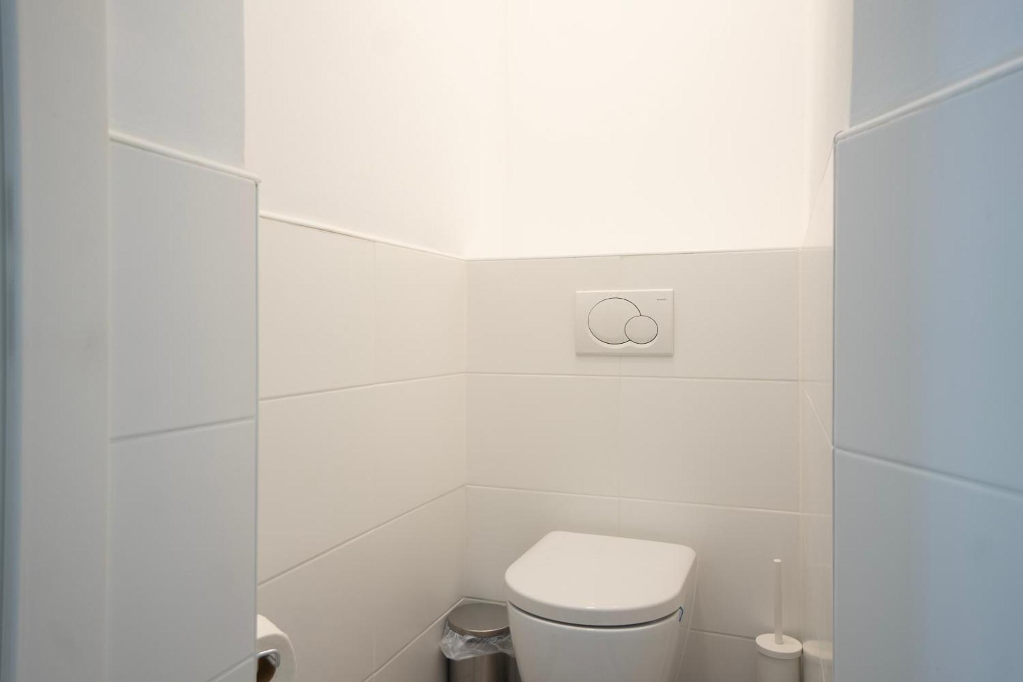 Charming 2-Room Apartment With Balcony, 15 Min To Center Виена Екстериор снимка