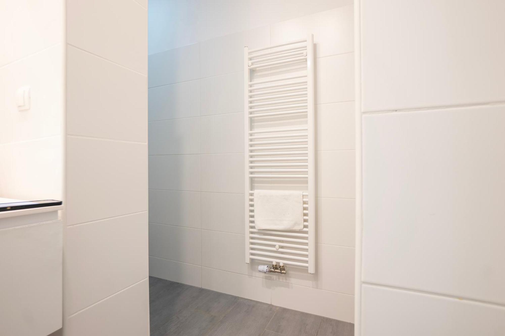 Charming 2-Room Apartment With Balcony, 15 Min To Center Виена Екстериор снимка