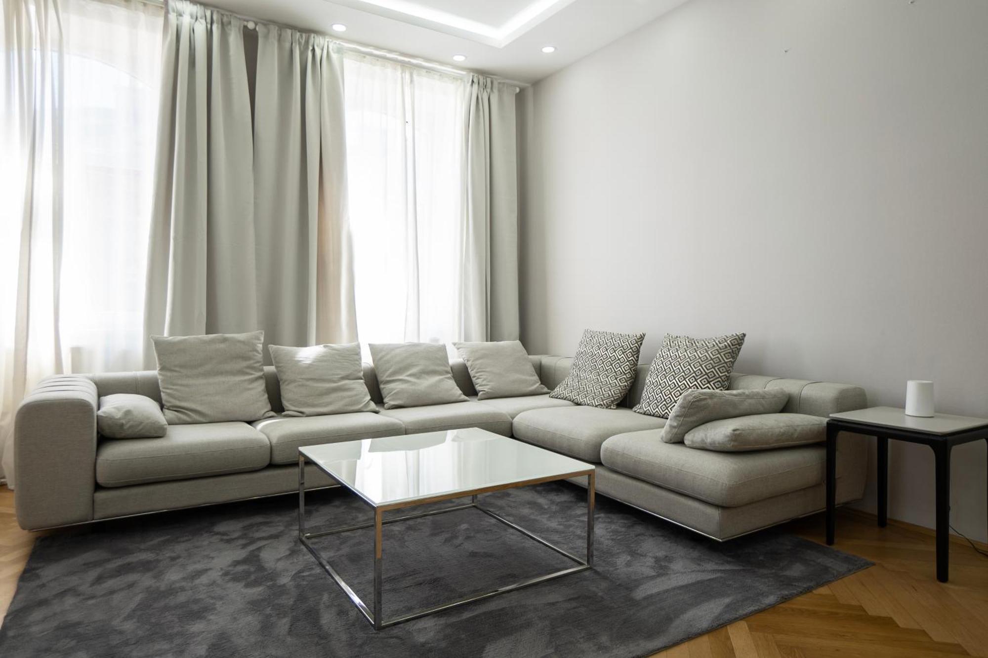 Charming 2-Room Apartment With Balcony, 15 Min To Center Виена Екстериор снимка