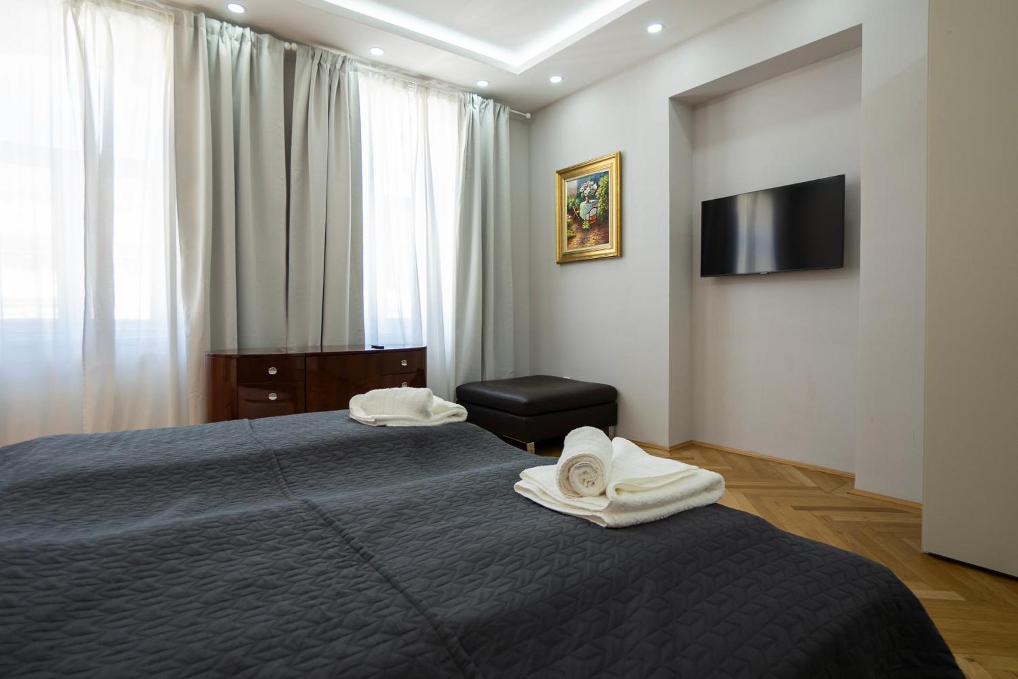 Charming 2-Room Apartment With Balcony, 15 Min To Center Виена Екстериор снимка